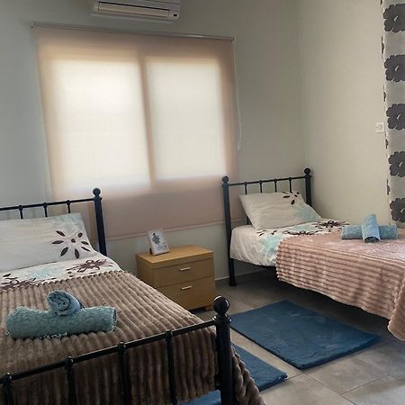 Beautiful Apartment Near The Sea And A Large Private Garden Paphos Exterior foto