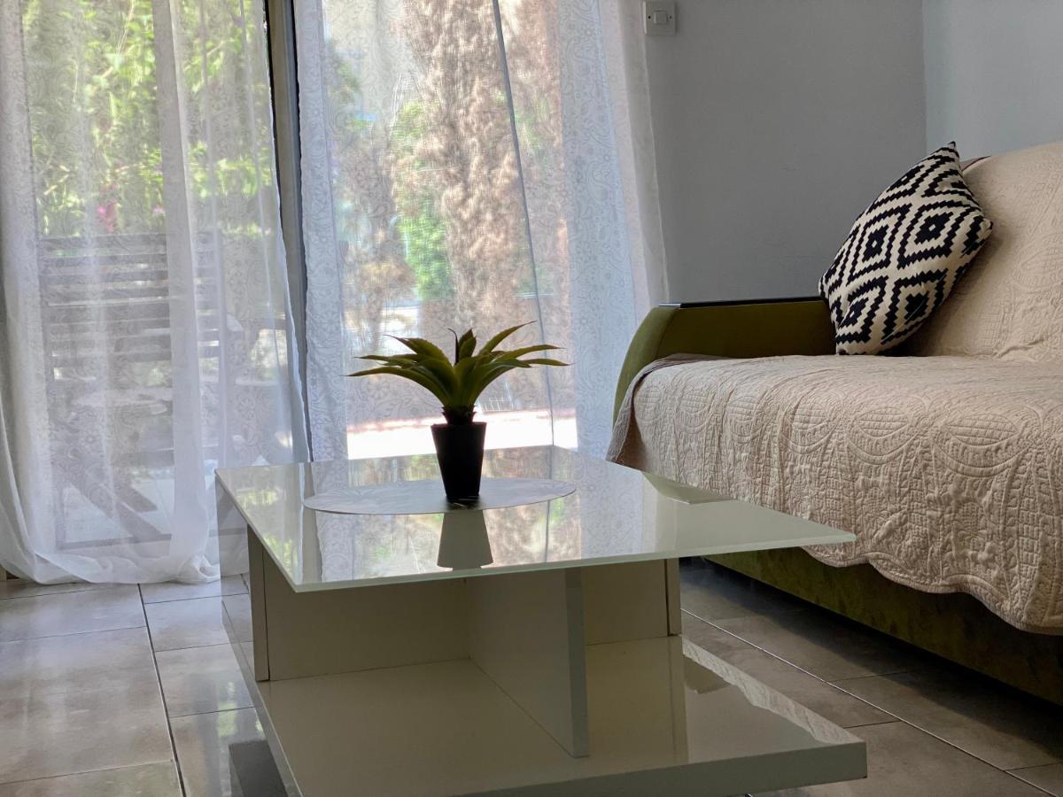 Beautiful Apartment Near The Sea And A Large Private Garden Paphos Exterior foto