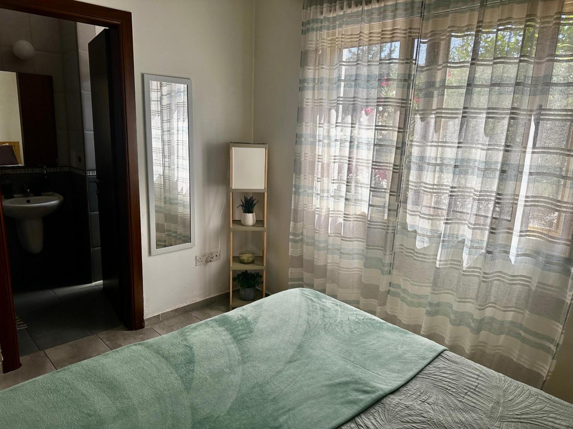 Beautiful Apartment Near The Sea And A Large Private Garden Paphos Exterior foto