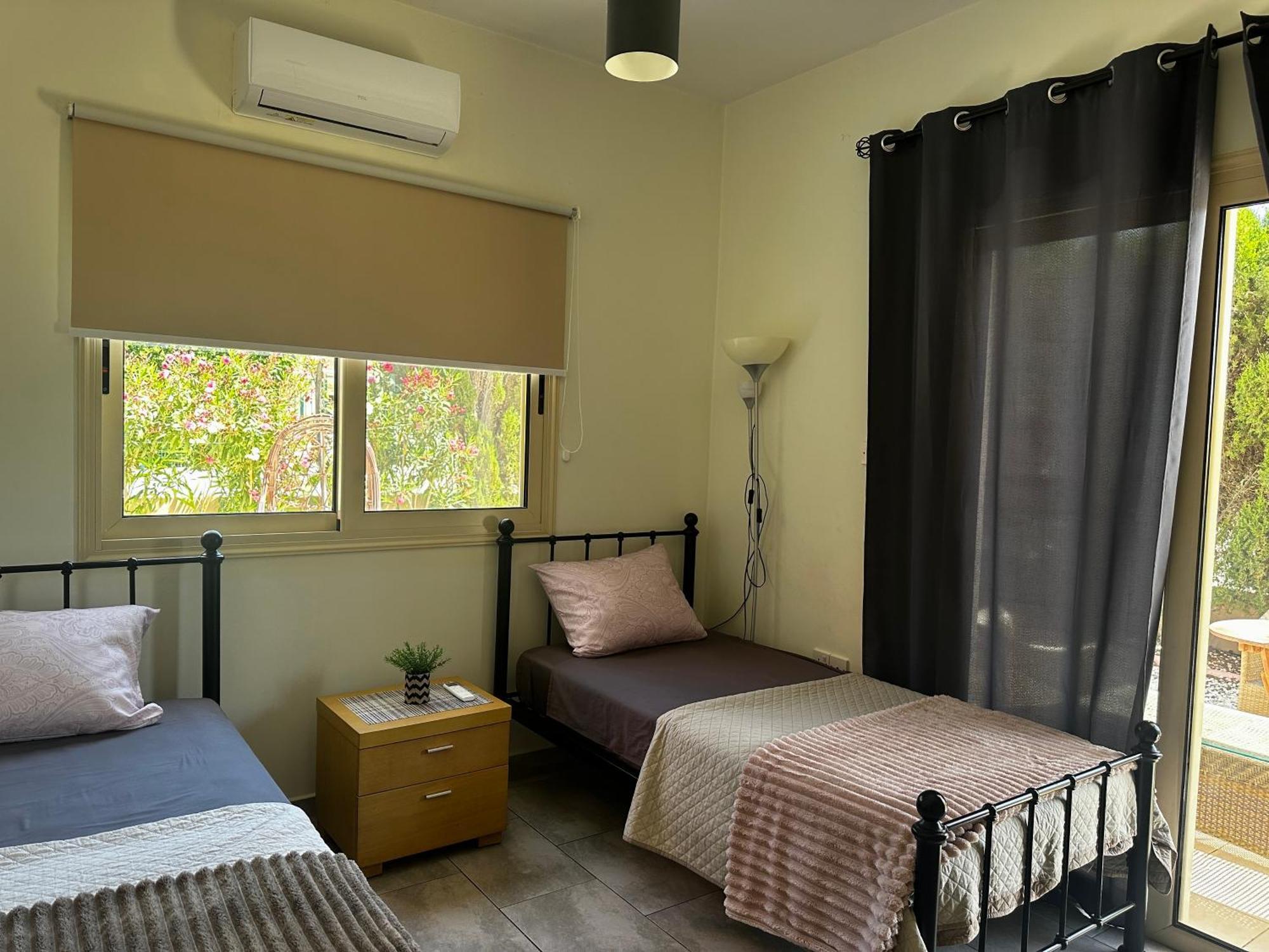 Beautiful Apartment Near The Sea And A Large Private Garden Paphos Exterior foto